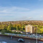 Park View - Modern - Parking